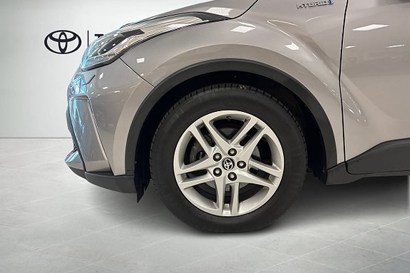 Toyota C-HR 15 of 18