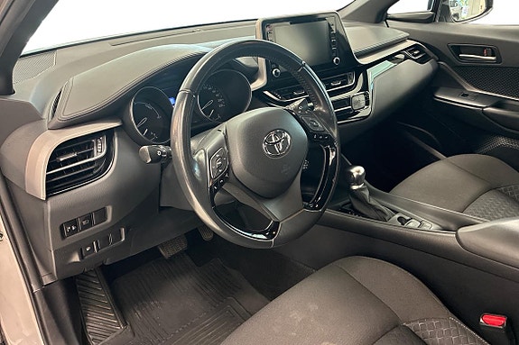 Toyota C-HR 12 of 18