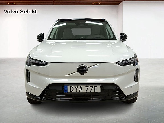 Volvo EX90 8 of 14