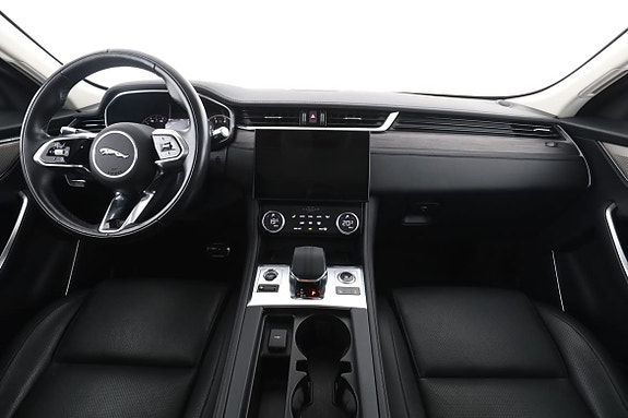 Jaguar F-PACE 13 of 30