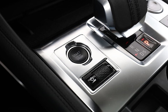 Jaguar F-PACE 28 of 30