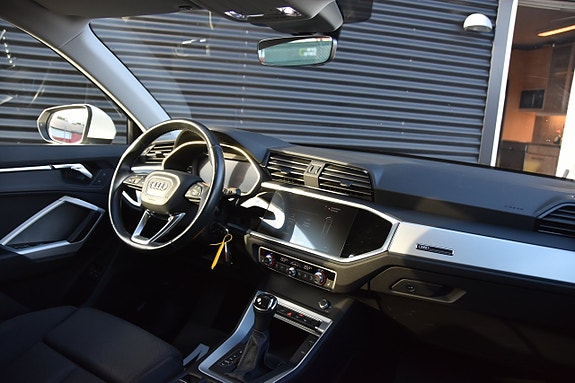 Audi Q3 14 of 21