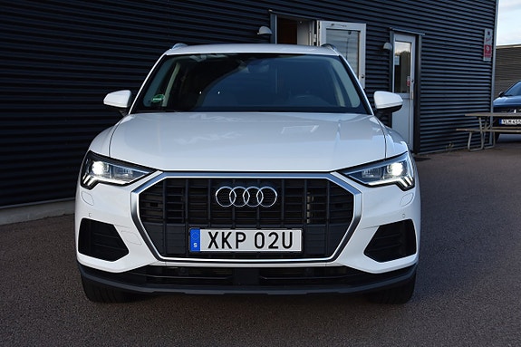 Audi Q3 2 of 21