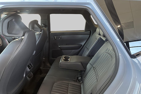 Kia Seltos 8 of 16