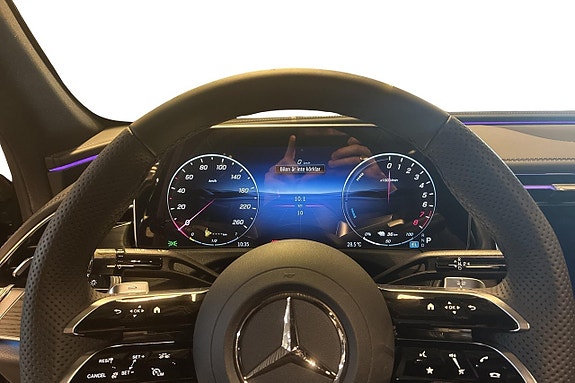 Mercedes-Benz E300 5 of 15