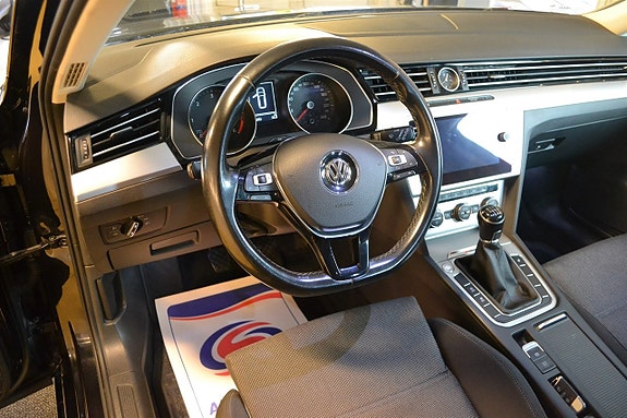Volkswagen Passat 11 of 17