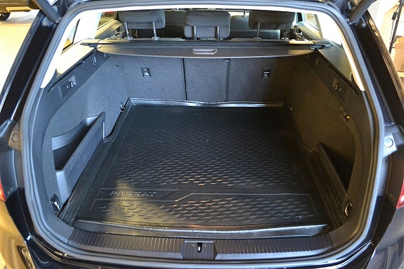 Volkswagen Passat 7 of 17
