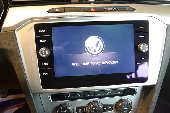 Volkswagen Passat 14 of 17