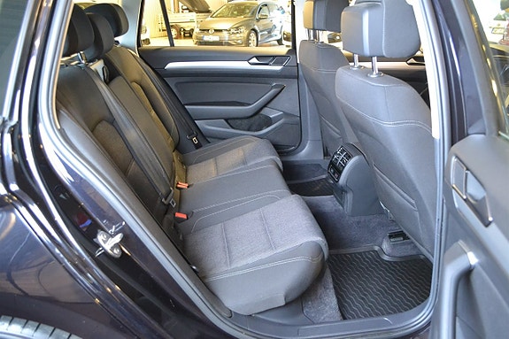 Volkswagen Passat 6 of 17