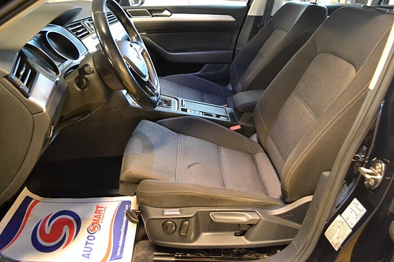 Volkswagen Passat 12 of 17