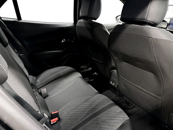 Peugeot 2008 14 of 17