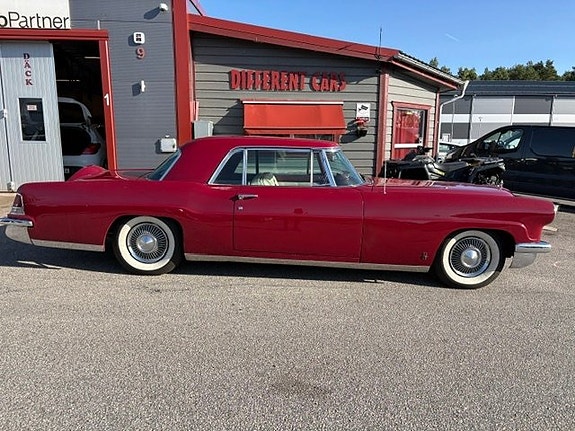 Lincoln Continental 2 of 11