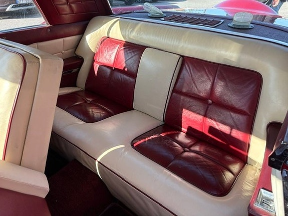 Lincoln Continental 9 of 11