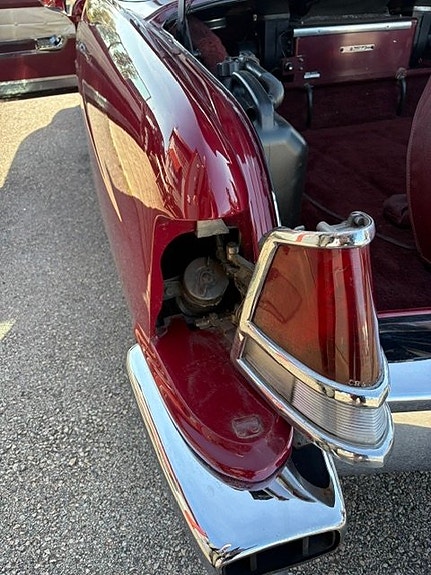 Lincoln Continental 7 of 11