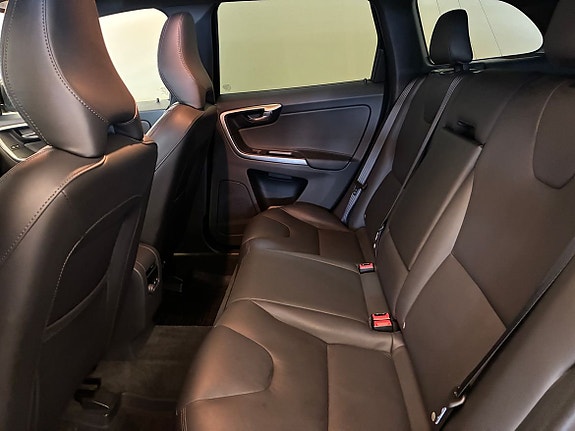 Volvo XC60 14 of 19