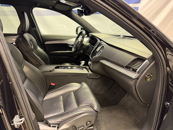 Volvo XC90 7 of 13