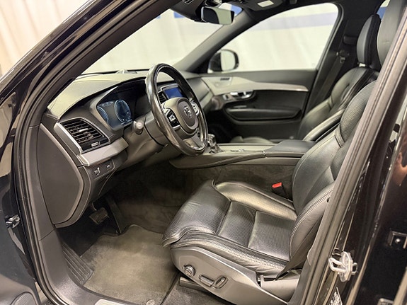 Volvo XC90 5 of 13
