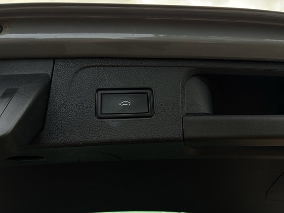 Volkswagen Passat Alltrack 18 of 26