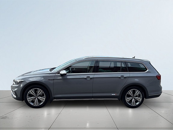Volkswagen Passat Alltrack 4 of 26