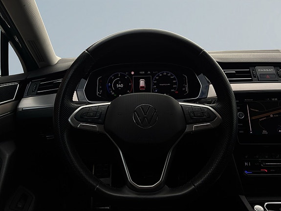 Volkswagen Passat Alltrack 9 of 26