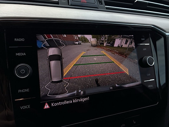 Volkswagen Passat Alltrack 22 of 26