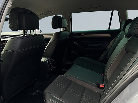 Volkswagen Passat Alltrack 13 of 26