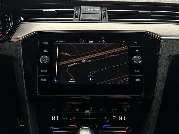 Volkswagen Passat Alltrack 15 of 26