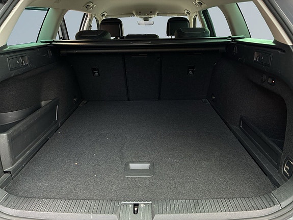 Volkswagen Passat Alltrack 12 of 26