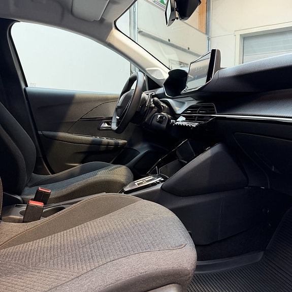 Peugeot 208 11 of 12