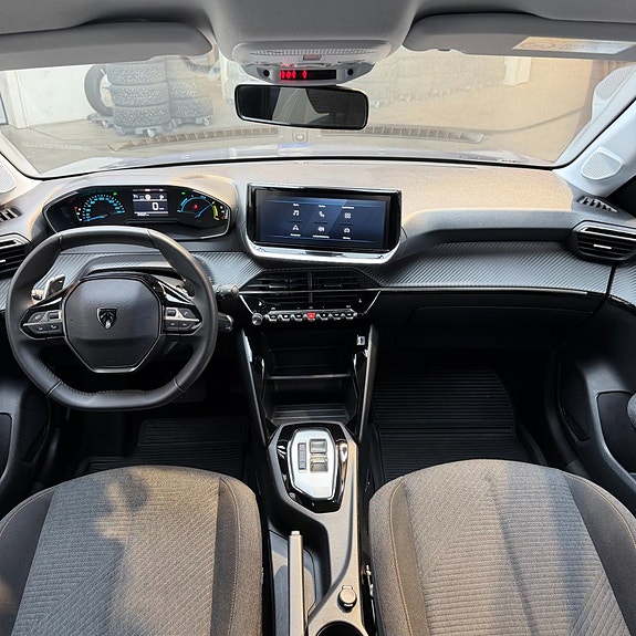 Peugeot 208 9 of 12
