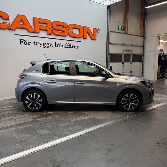 Peugeot 208 3 of 12