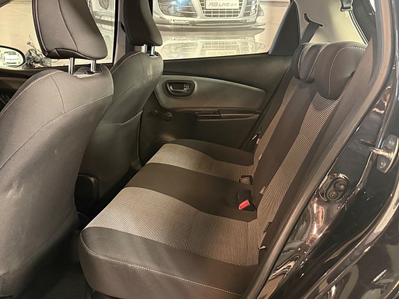 Toyota Yaris 14 of 14