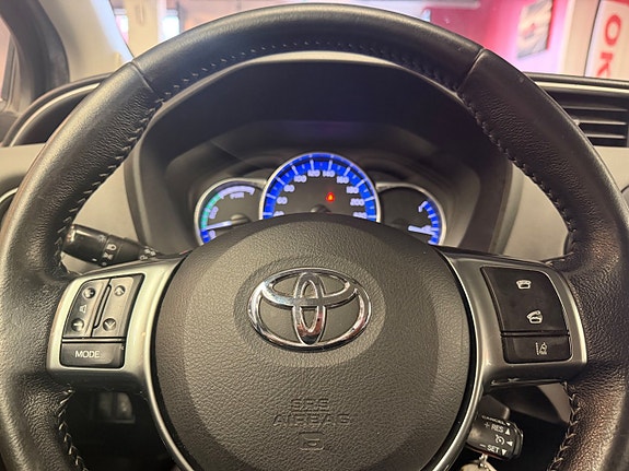 Toyota Yaris 11 of 14