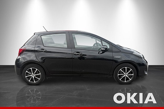 Toyota Yaris 7 of 14