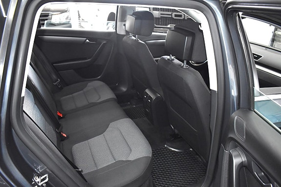 Volkswagen Passat 7 of 10