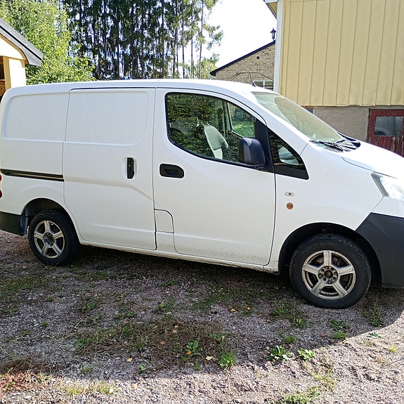 Nissan NV200 4 of 6