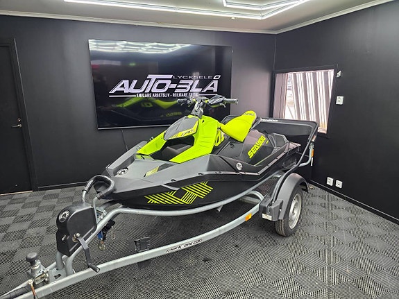 Sea-doo Spark Trixx 2up 90Hk 2 of 6