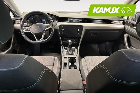 Volkswagen Passat 10 of 17
