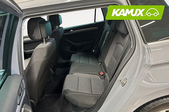 Volkswagen Passat 14 of 17