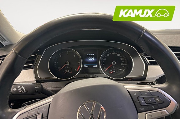 Volkswagen Passat 12 of 17