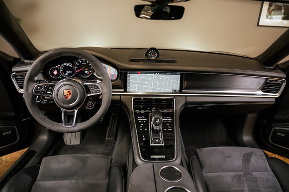 Porsche Panamera GTS 26 of 30