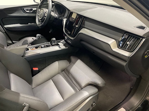 Volvo XC60 8 of 25