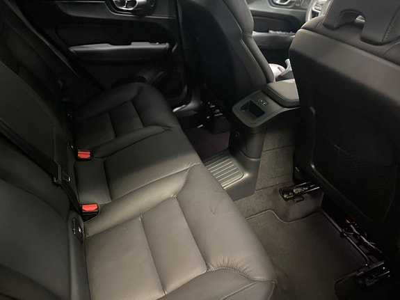 Volvo XC60 13 of 25