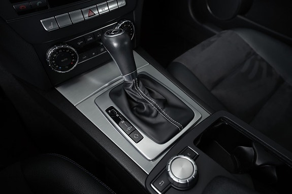 Mercedes-Benz C200 8 of 16