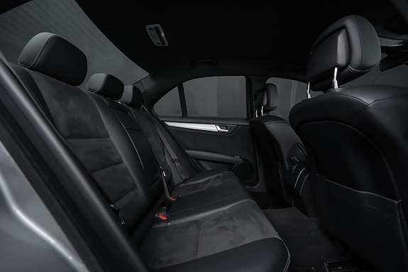 Mercedes-Benz C200 13 of 16