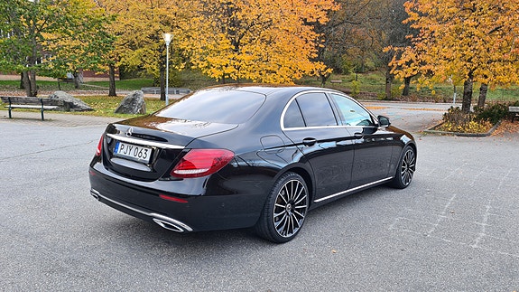 Mercedes-Benz E220 d 2 of 7