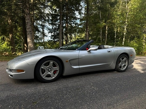 Chevrolet Corvette 11 of 16