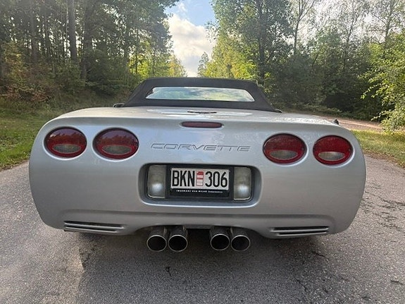 Chevrolet Corvette 14 of 16