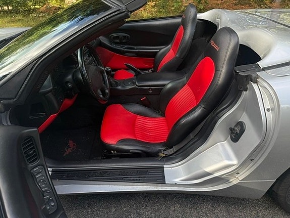 Chevrolet Corvette 13 of 16