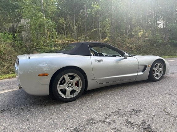 Chevrolet Corvette 15 of 16